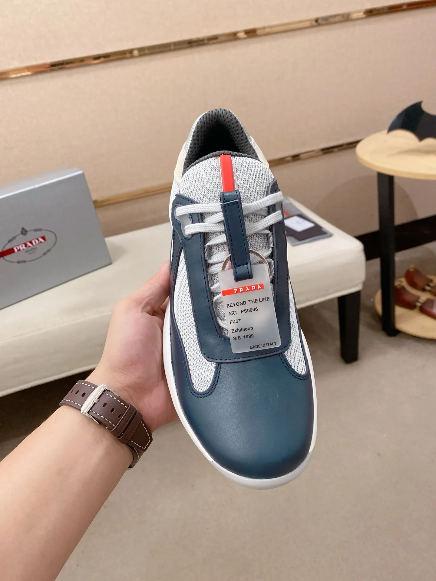 Men's shoes 💰 580💰 ✔️✔️✔️High version High-quality new PRADA (Prada) counters are launched simultaneously, new men's shoes, 😘fabrics are selected from first-layer cowhide fabrics. Lining: Imported cowhide leather lining. 👍🏿High-end☄️Open-molded non-slip rubber outsole, exquisite lines, simple and elegant, comfortable and high-end for leisure travel. Code number: 38 to 45